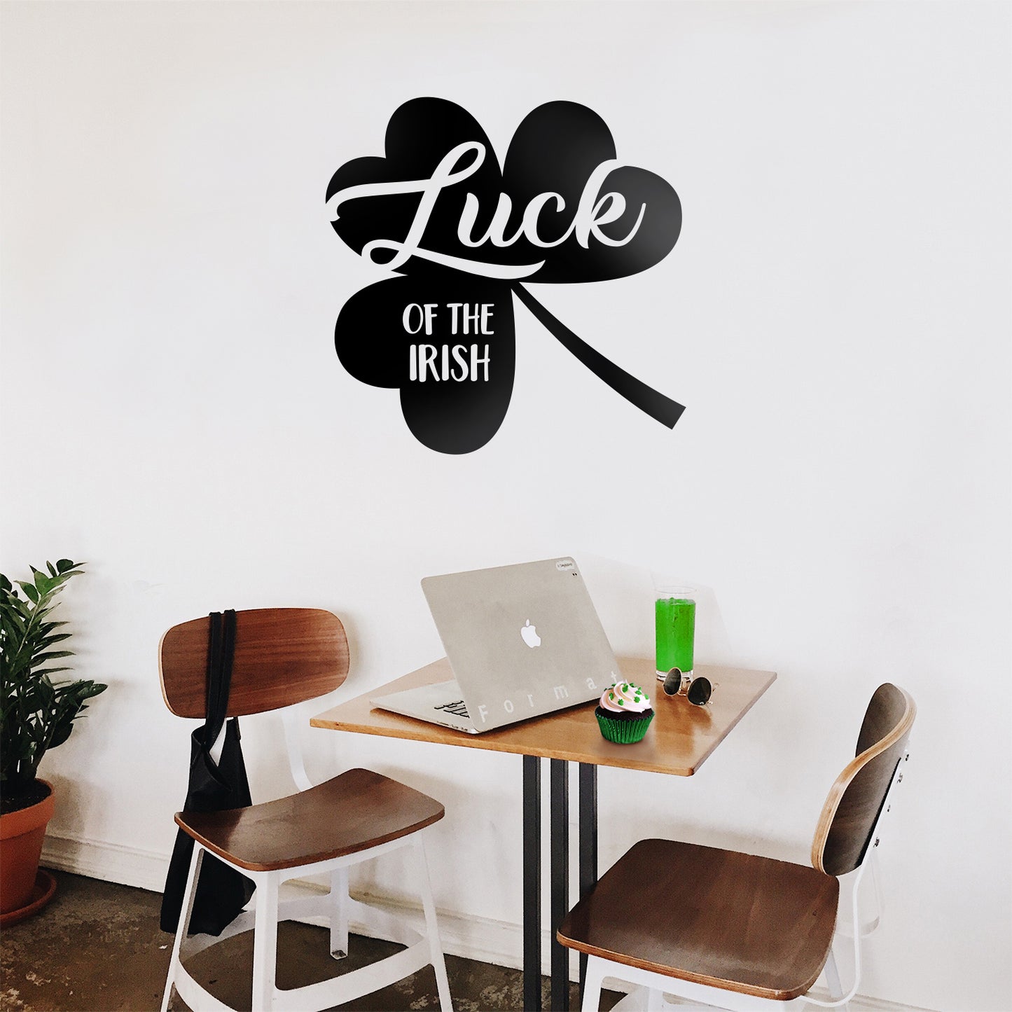 St Patrick’s Day Vinyl Wall Art Decal - Luck of The Irish - 23" x 23" - St Patty’s Holiday Modern Coffee Shop Home Living Room Bedroom - Trendy Office Work Apartment Indoor Decor