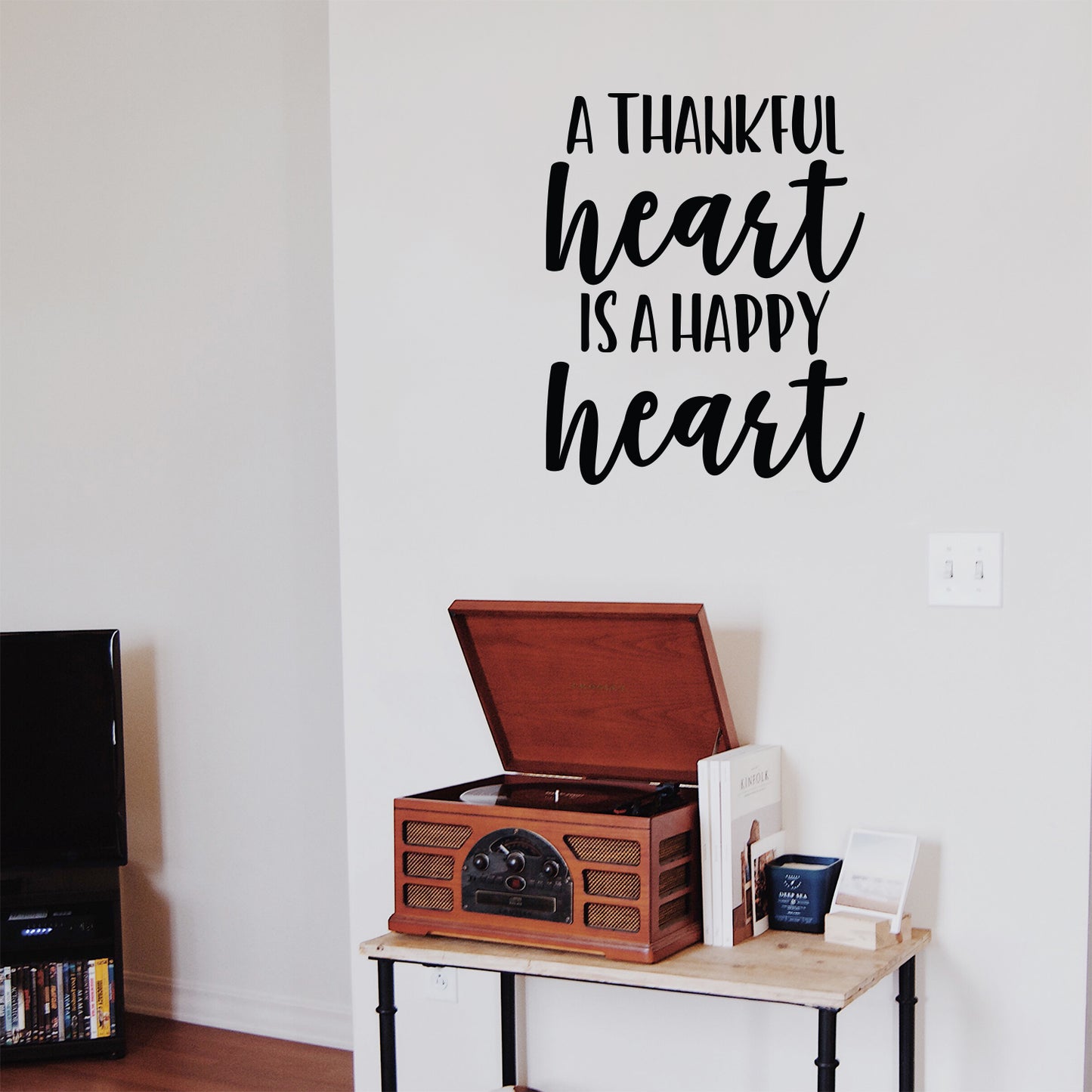 Vinyl Wall Art Decal - A Thankful Heart is A Happy Heart - 27" x 22" - Cute Positive Inspirational Good Vibes Quote Sticker for Bedroom Closet Kids Room Living Room Playroom Daycare School Decor